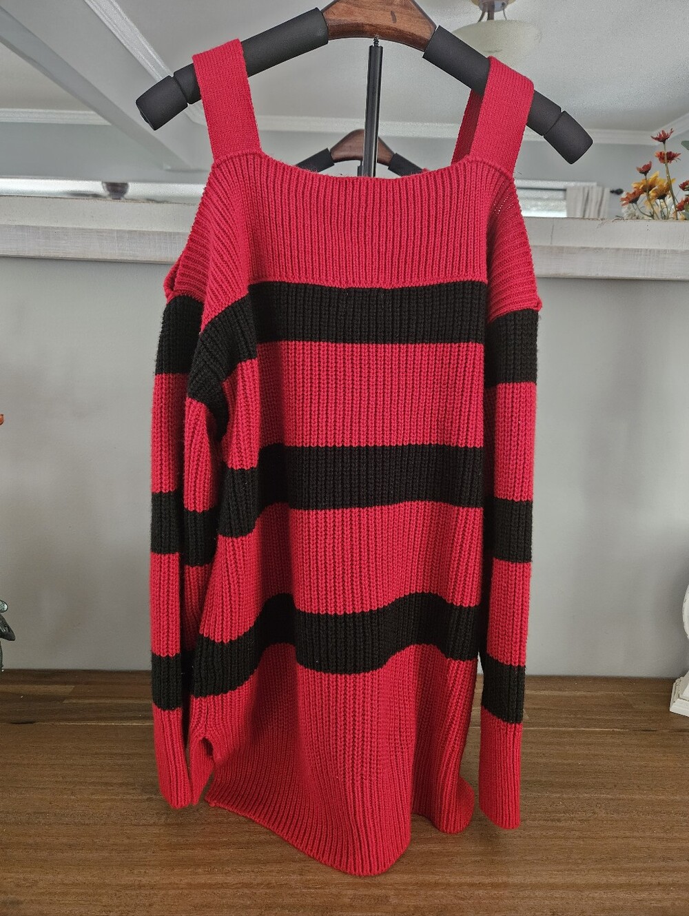 Women's open shoulder sweater shirt, red and black, size small